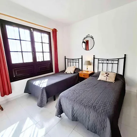 Vila With Private Pools - Just 7 Min Walk From Beach, Bars & Dining Playa Blanca (Lanzarote)