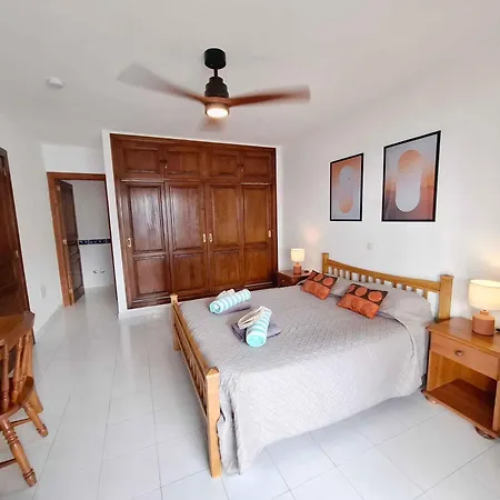 With Private Pools - Just 7 Min Walk From Beach, Bars & Dining Vila Playa Blanca (Lanzarote)