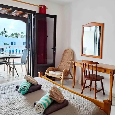 With Private Pools - Just 7 Min Walk From Beach, Bars & Dining *