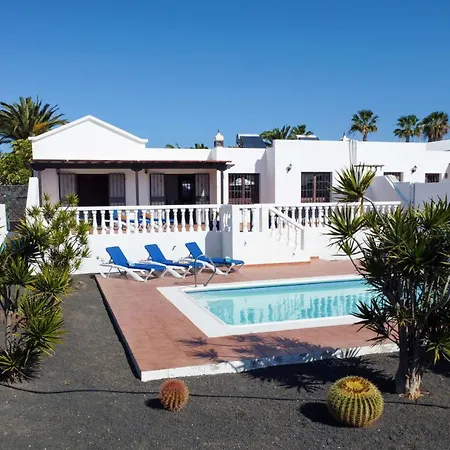 With Private Pools - Just 7 Min Walk From Beach, Bars & Dining Playa Blanca