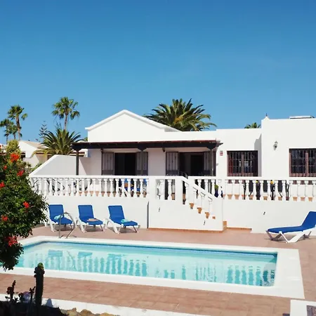 With Private Pools - Just 7 Min Walk From Beach, Bars & Dining Vila Playa Blanca (Lanzarote)