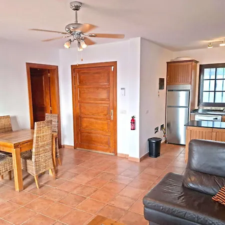With Private Pools - Just 7 Min Walk From Beach, Bars & Dining Vila Playa Blanca (Lanzarote)