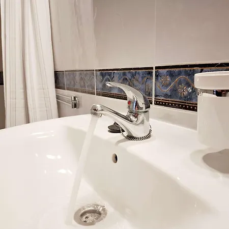 Vila With Private Pools - Just 7 Min Walk From Beach, Bars & Dining *