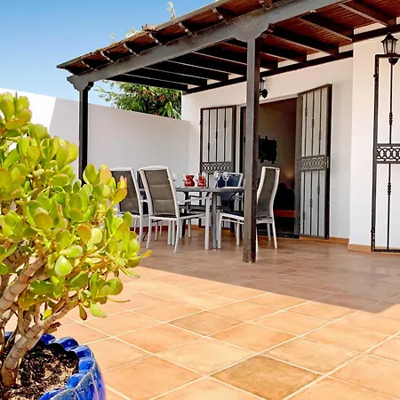 With Private Pools - Just 7 Min Walk From Beach, Bars & Dining * Playa Blanca (Lanzarote)